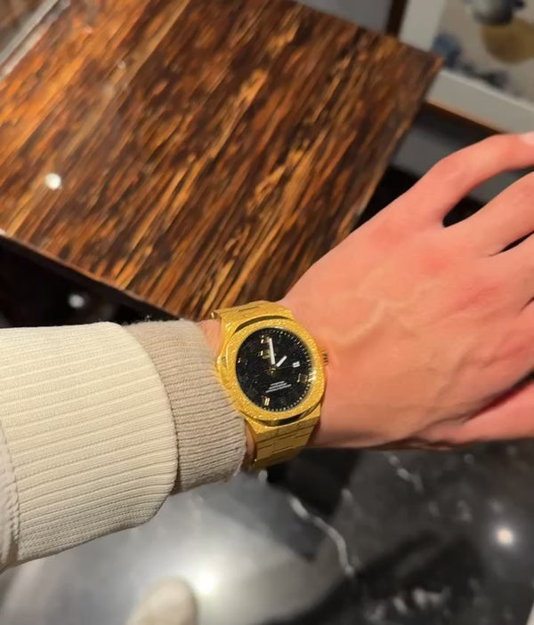 Frosted Santos / Gold